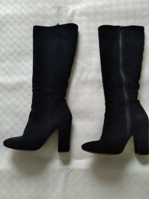 Botas pretas de camurça, cano alto n. 36