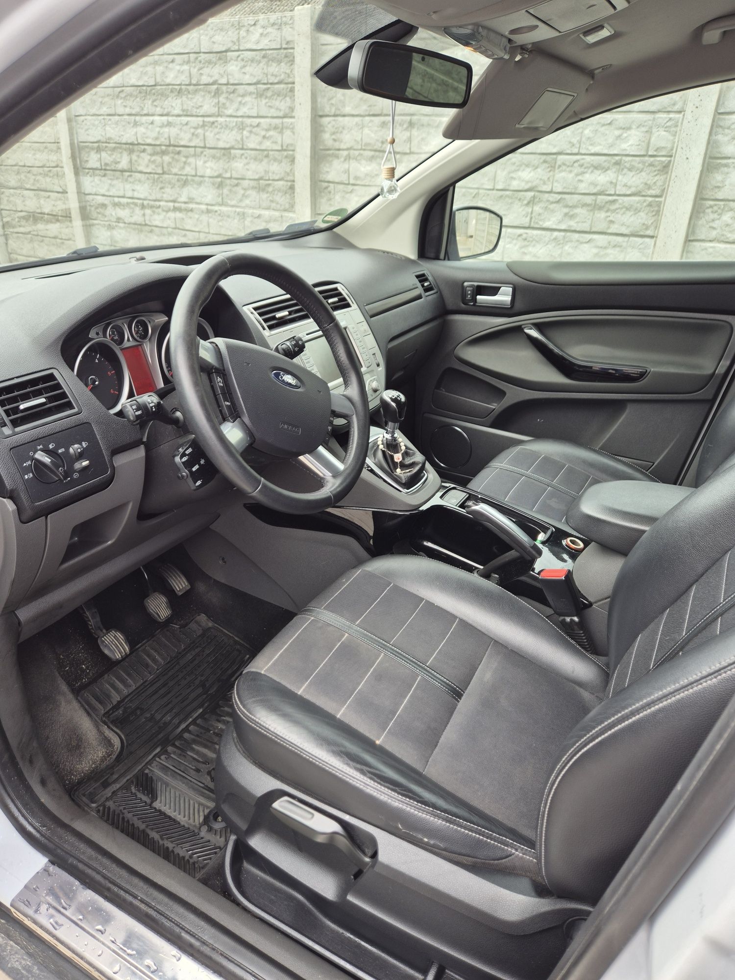 Ford Kuga 2.0 TDCi 140 KM Titanium