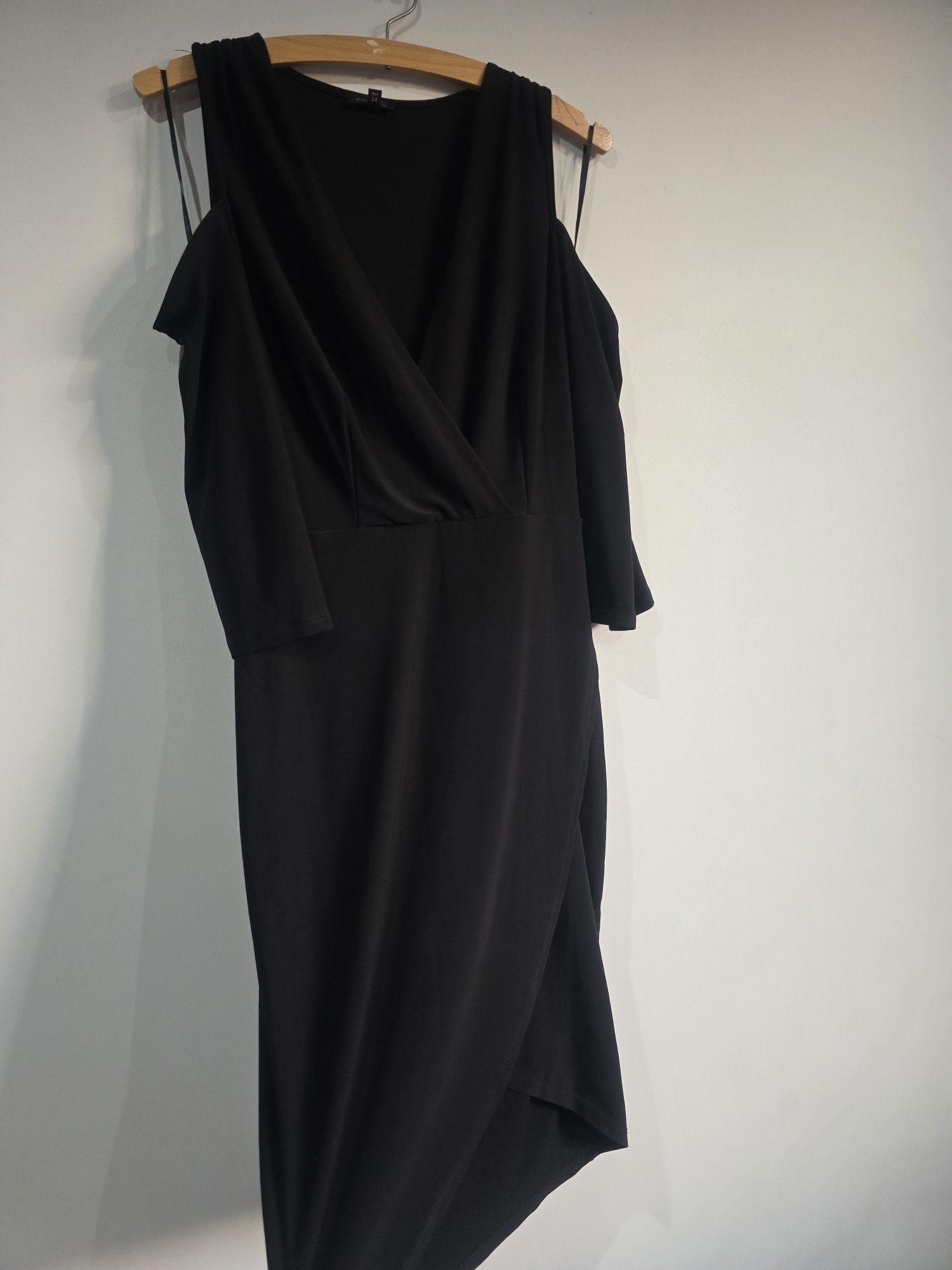 Czarna sukienka 34 xs River Island