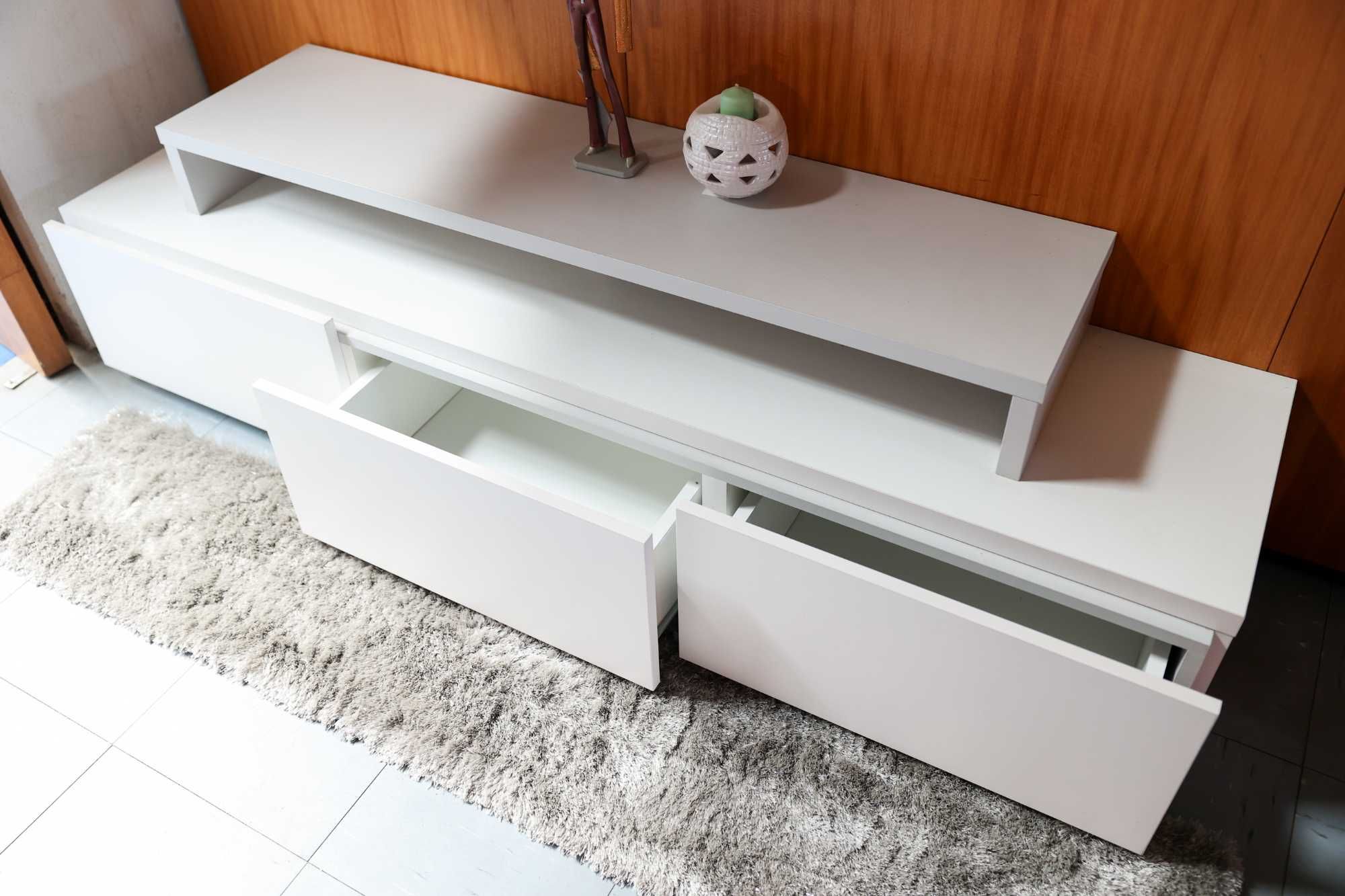 Conjunto TV branco