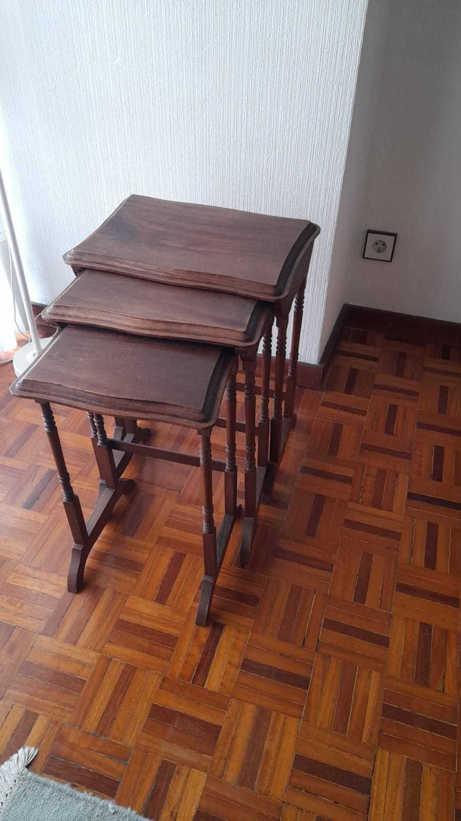 Conjunto 3 mesinhas de madeira