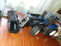 Трактор Bruder New Holland з навантажувачем М1:16