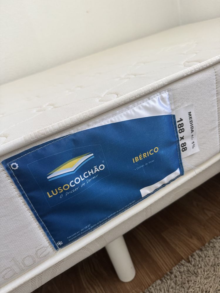 Cama com colchão