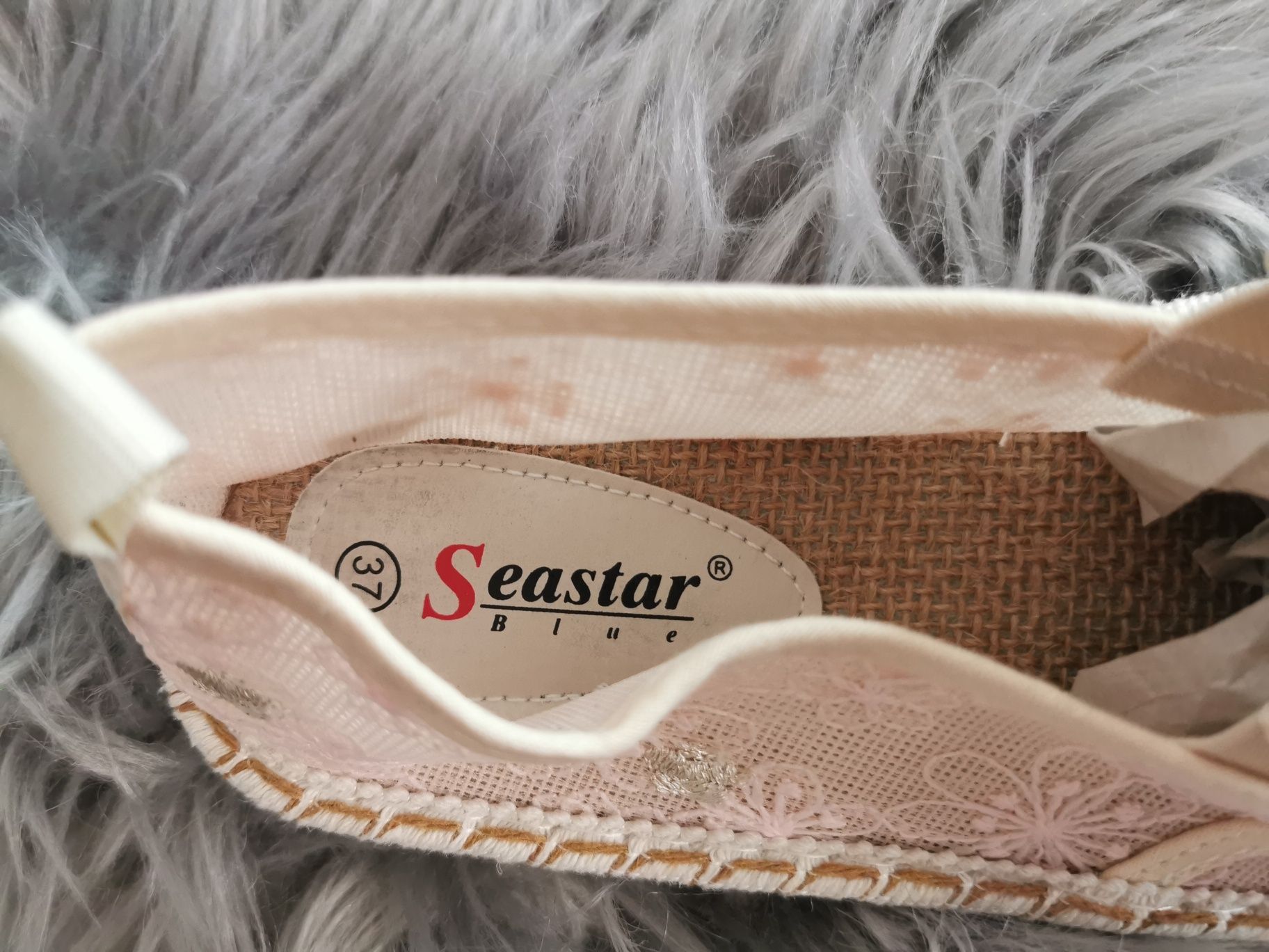 Śliczne brzoskwiniowe haftowane espadryle damskie 37