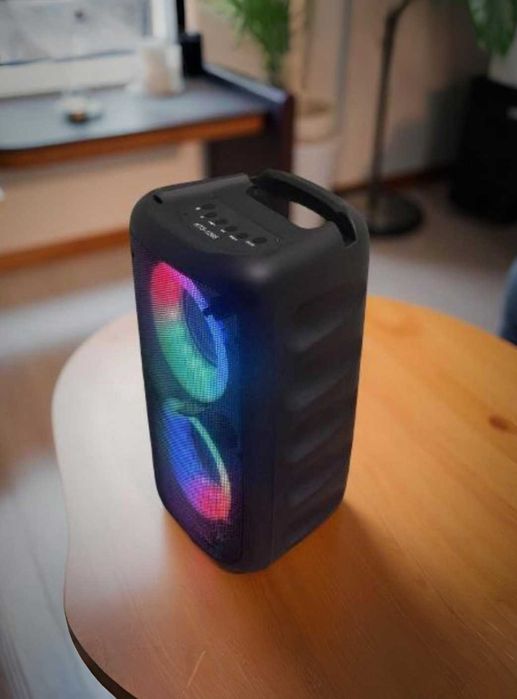 Крута портативна колонка з кольоровою підсвіткою та fm