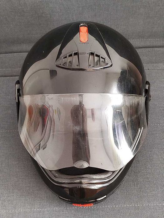 Capacete de mota.