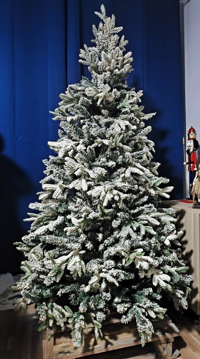 Árvore de Natal com neve