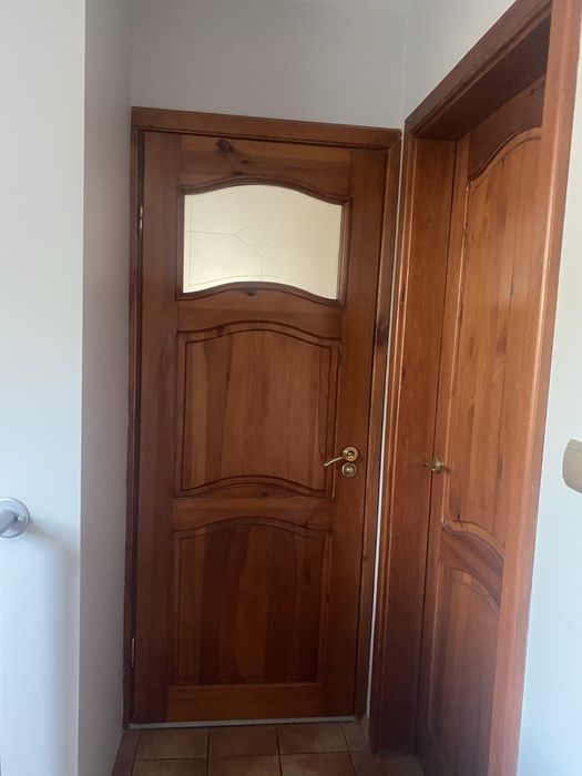 Sprzedam drzwi z litego drewna .