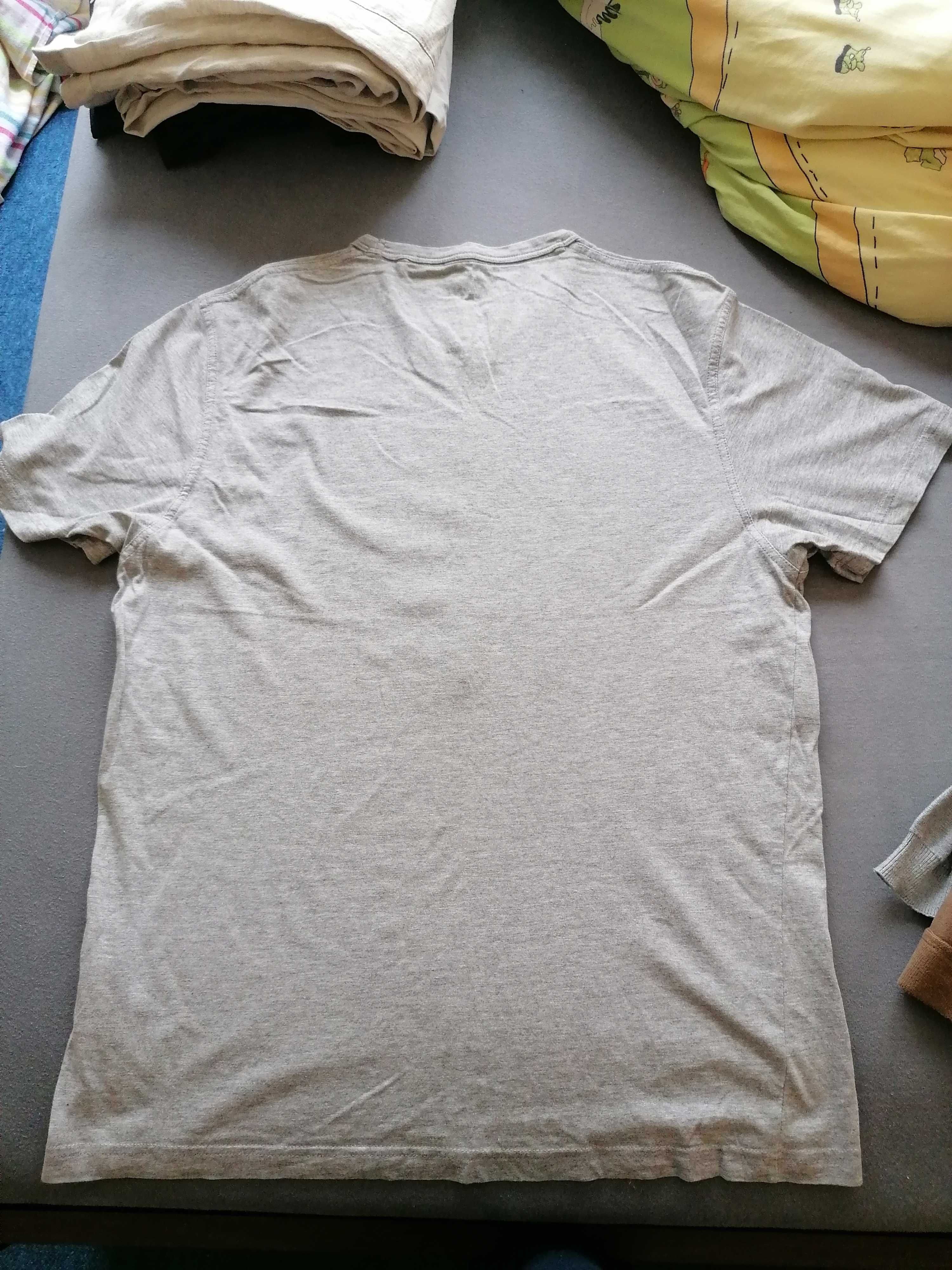 T-shirt szary  z napisami