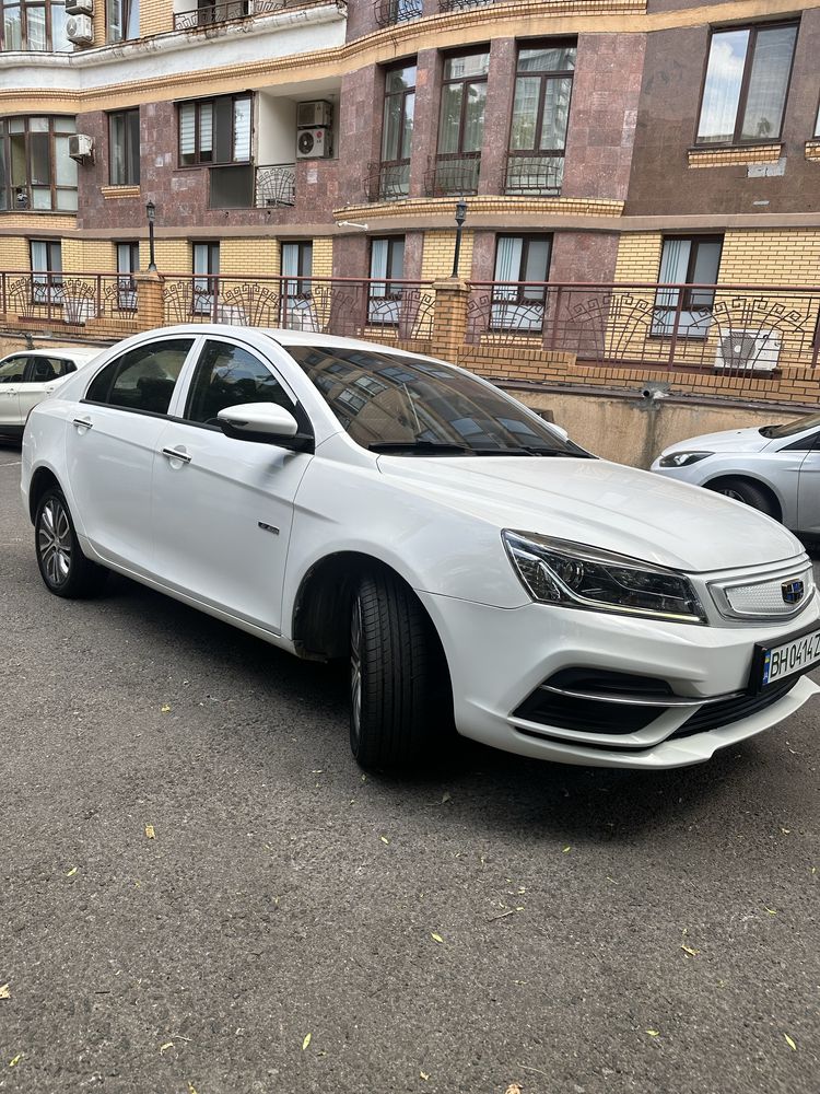 Geely Emgrand EV450