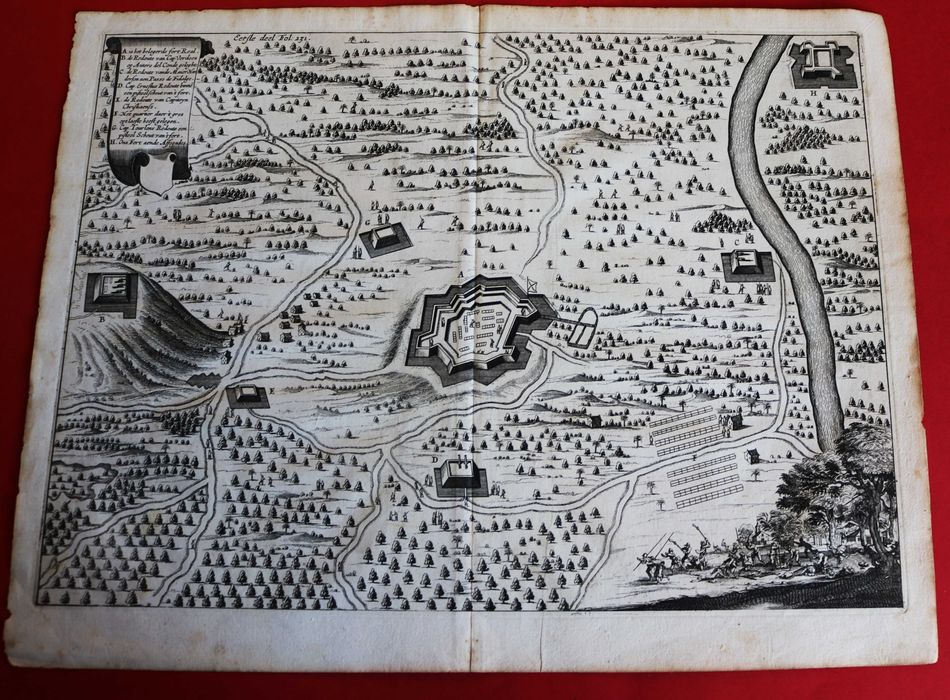 Mapa antigo com fortes e cena de batalha, séc. XVII