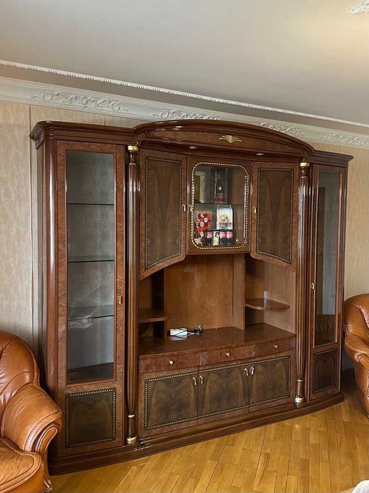 Вишуканий сервант, виробництво Італія