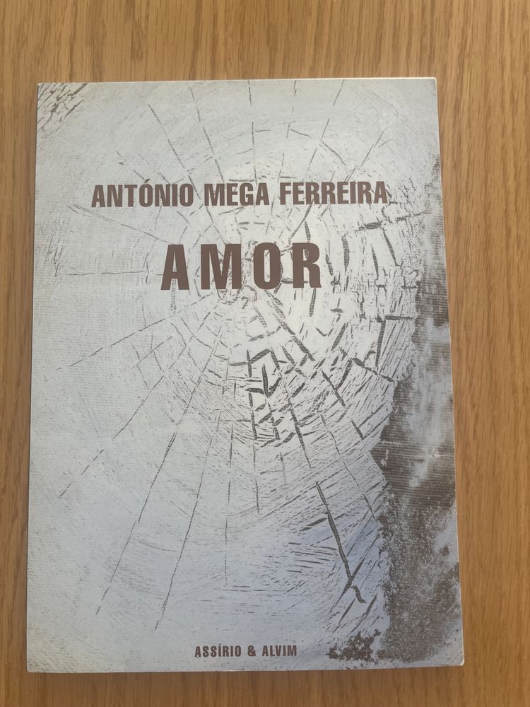 Livro “Amor” de António Mega Ferreira
