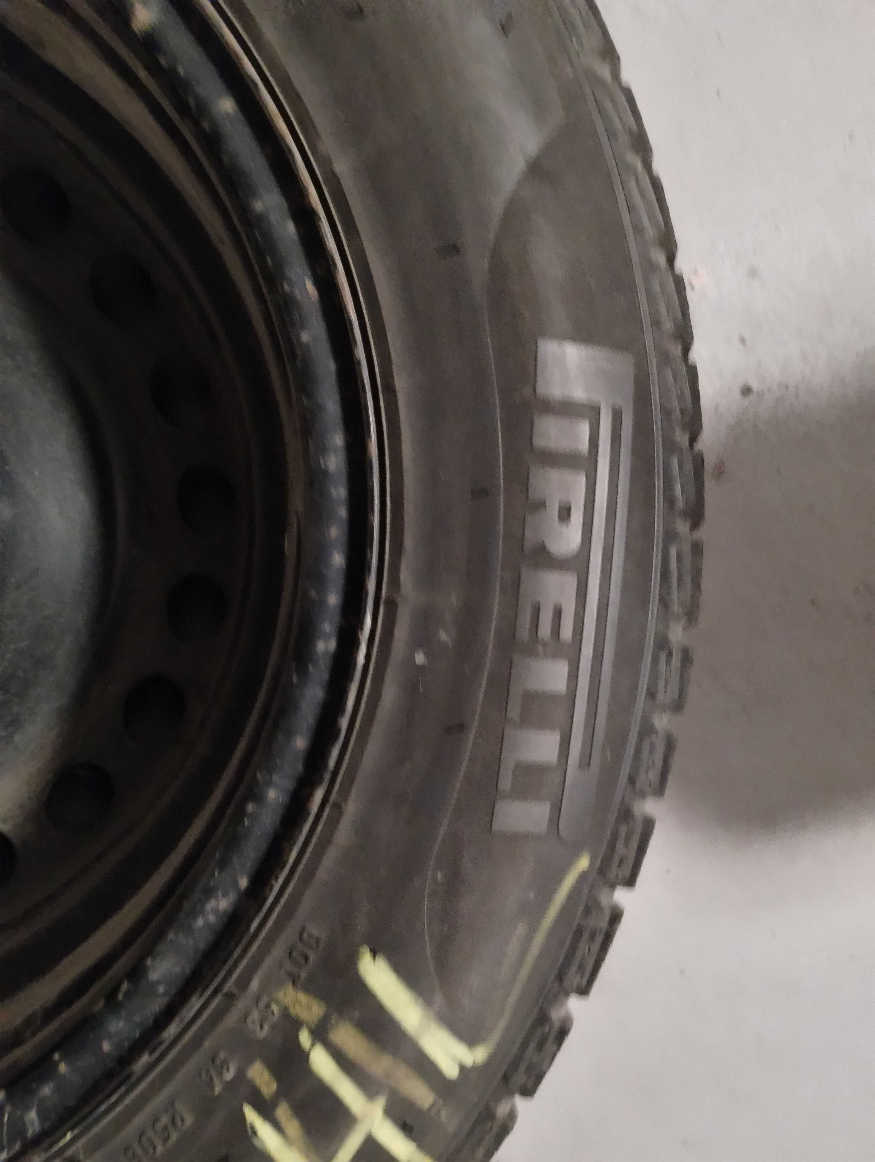 Koła/opony zimowe  Pirelli 215/60 R16