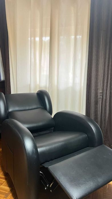 Cadeirão Manual Geriátrico em pele sintética com almofada antiescaras