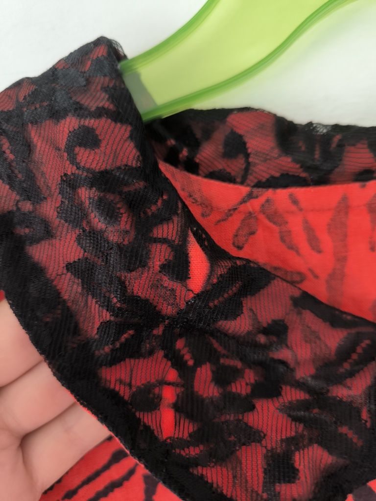 Przepiękna sukienka z koronkowym kołnierzykiem retro vintage