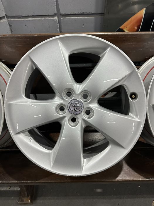 99 Оригинальные литые диски Toyota Prius Avensis 5/100 R17