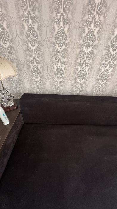 Продаю диван чорний