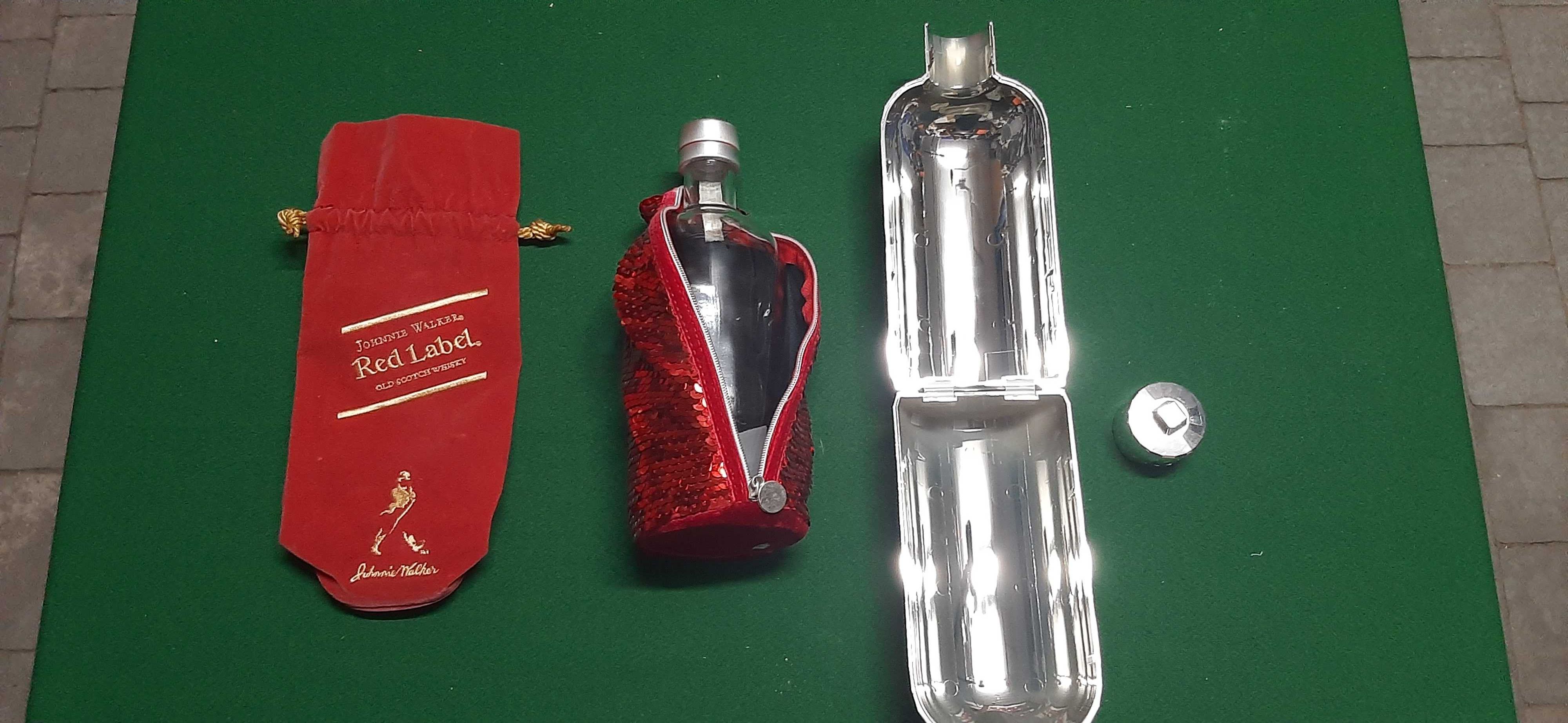 Absolut Limited: disco Bing Bling, sukienka i Red Label 700 ml, 3 szt.