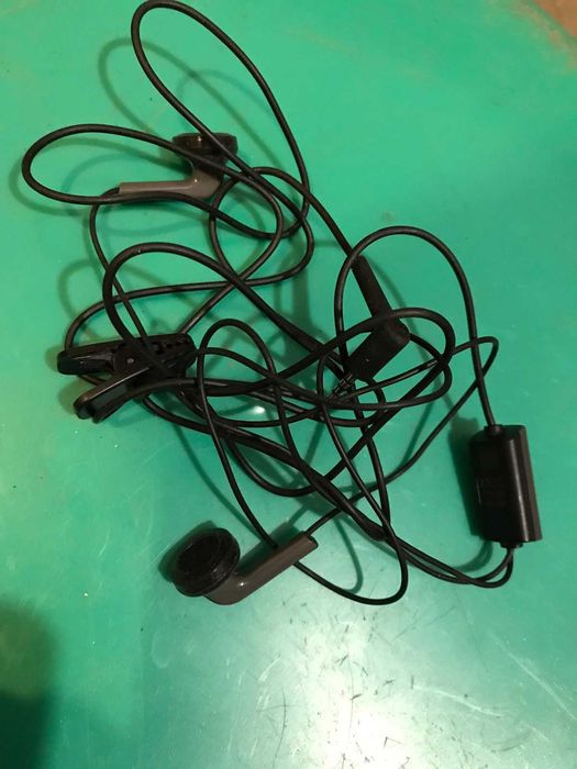 Продам нові навушники Nokia.