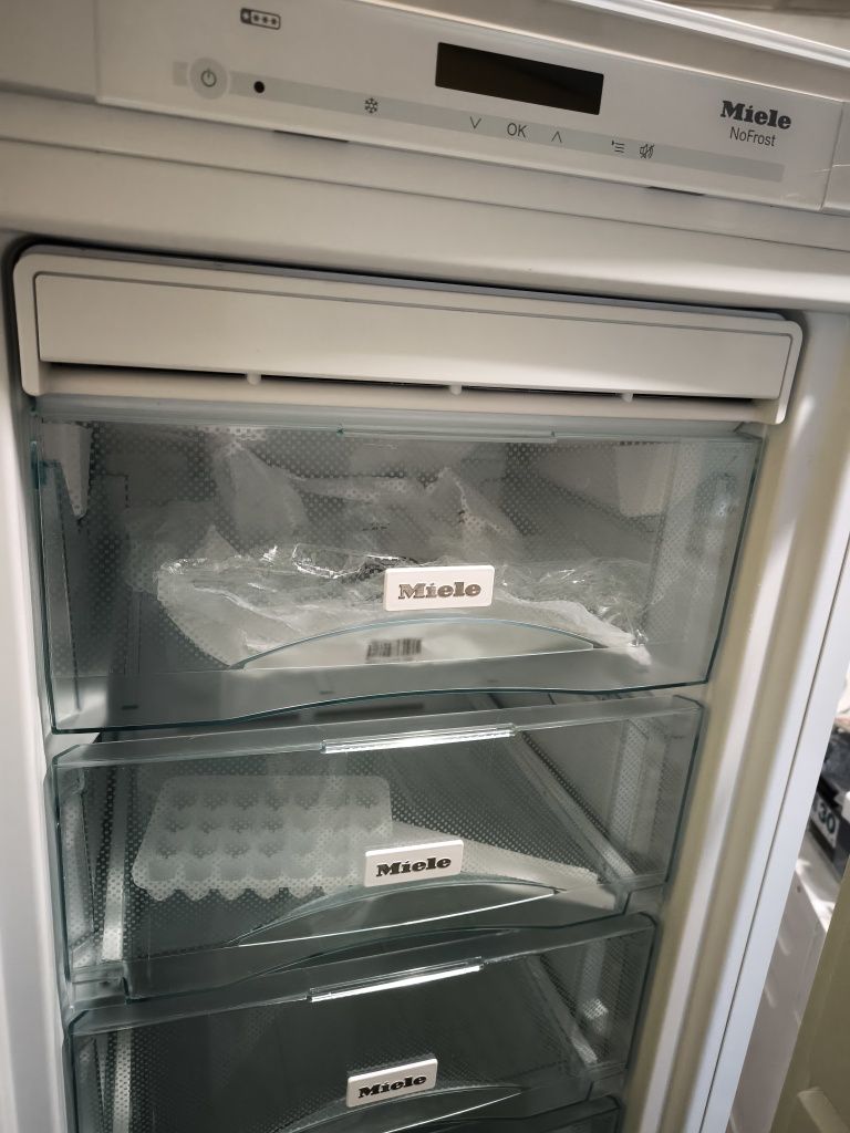 Zamrażarka Miele  fns 37405 do zabudowy 177 cm A+++