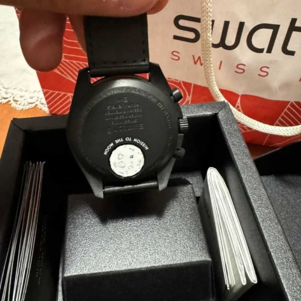 Wyjątkowe SO33B700: Snoopy w Omega x Swatch Moonphase Edition