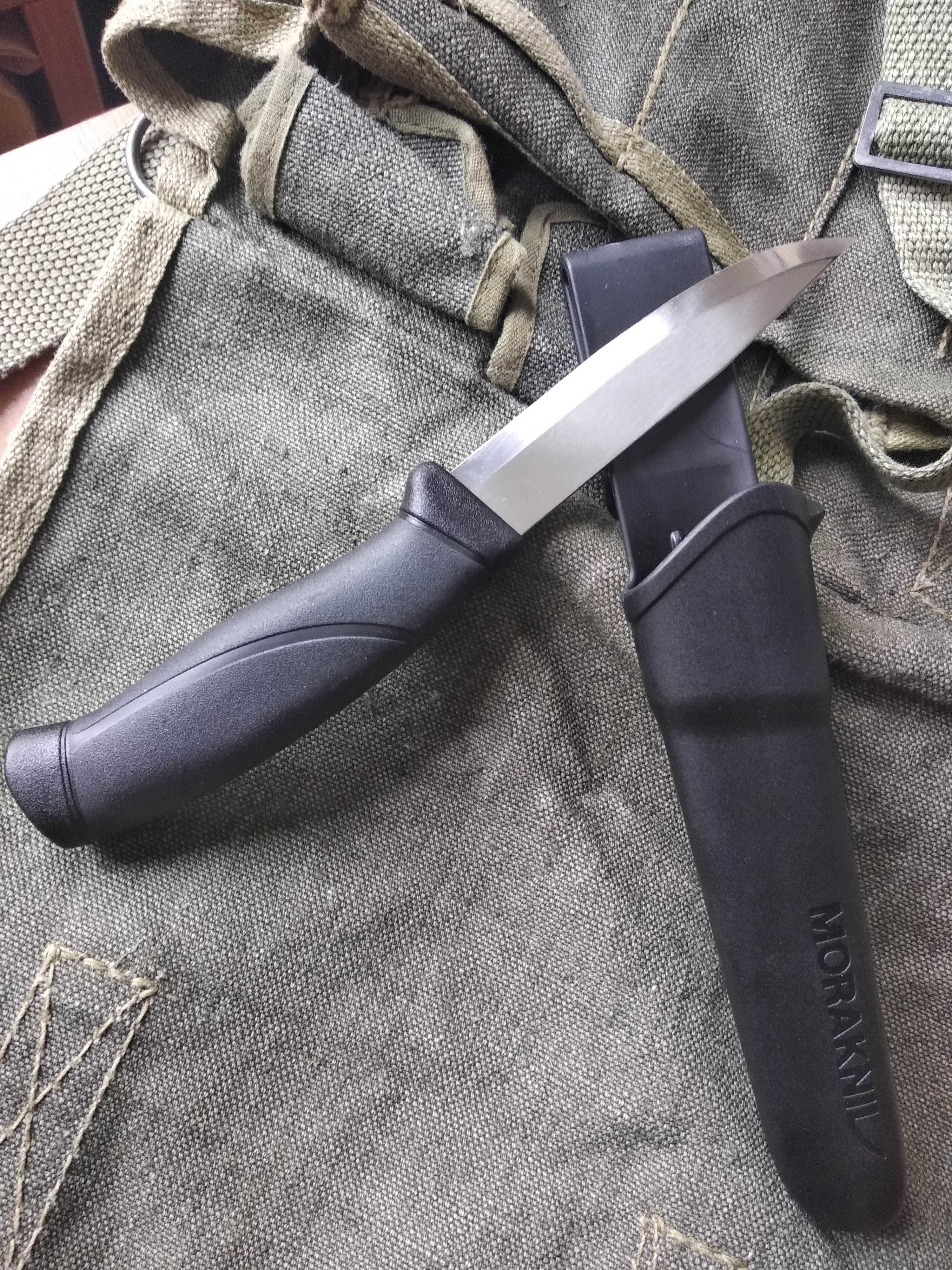 nóż Mora Companion Black, głownia ze stali nierdzewnej