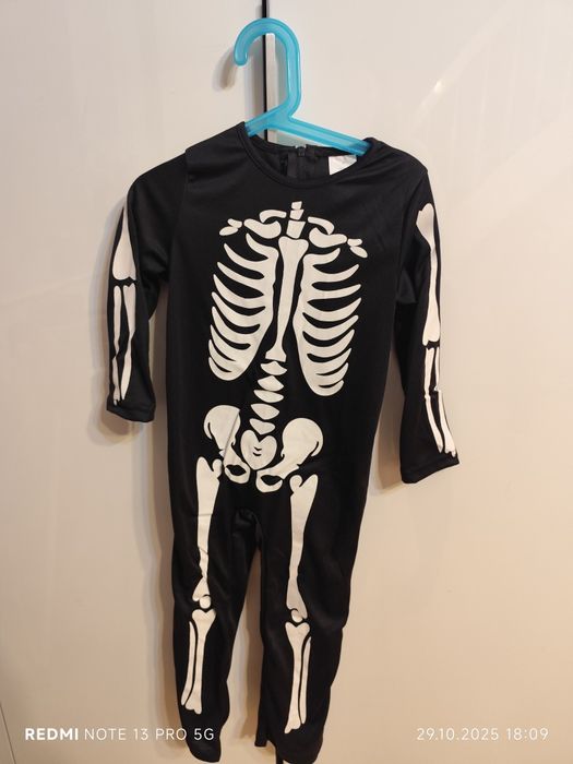 Nowy strój kościotrupa dla dziecka
