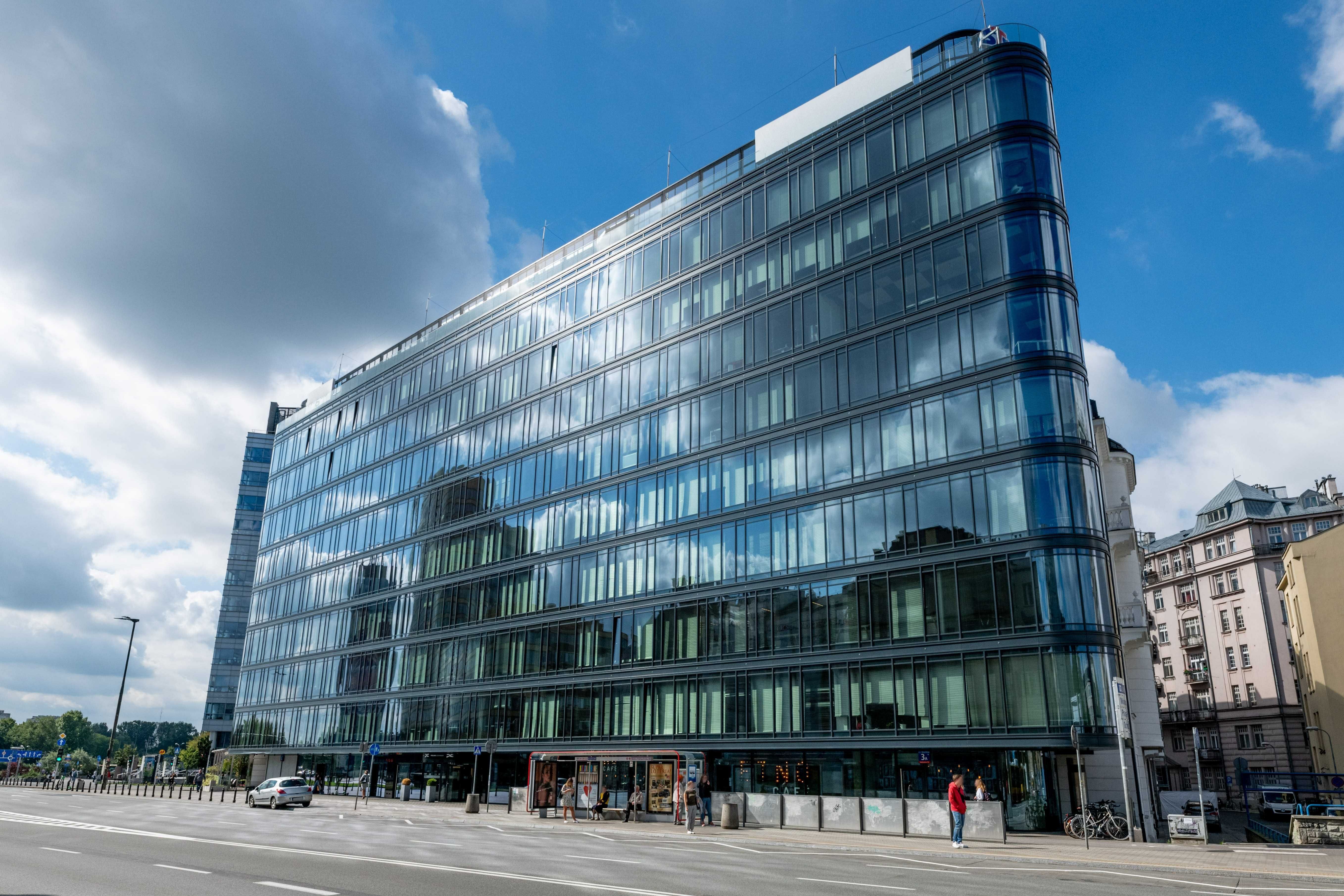 Wynajem biura w Warszawie:Znajdź 10-15 osobową w Regus Polna Corner