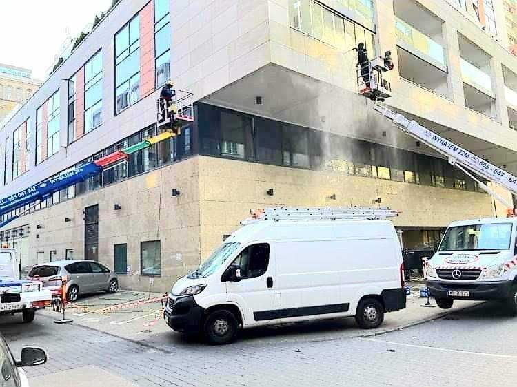 Podnośniki koszowe wynajem Warszawa i okolice Zwyżki  do 30 metrów