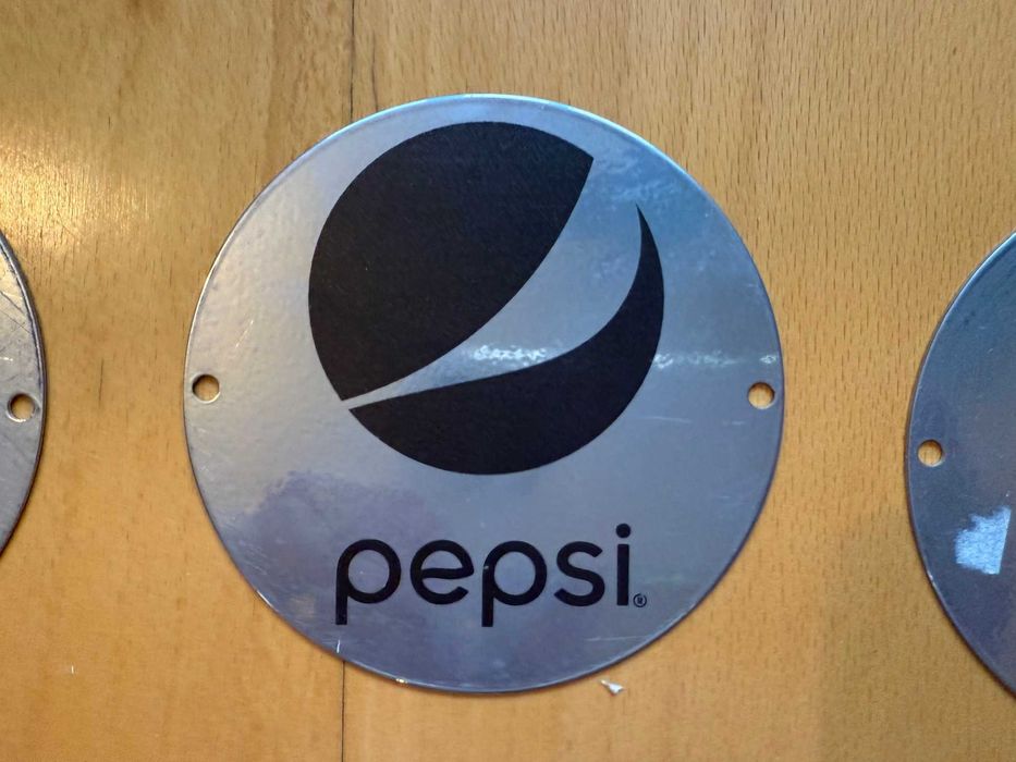 Stalowe blaszki, podkładki pod szklanki z logo Pepsi i Lipton, 9 szt.
