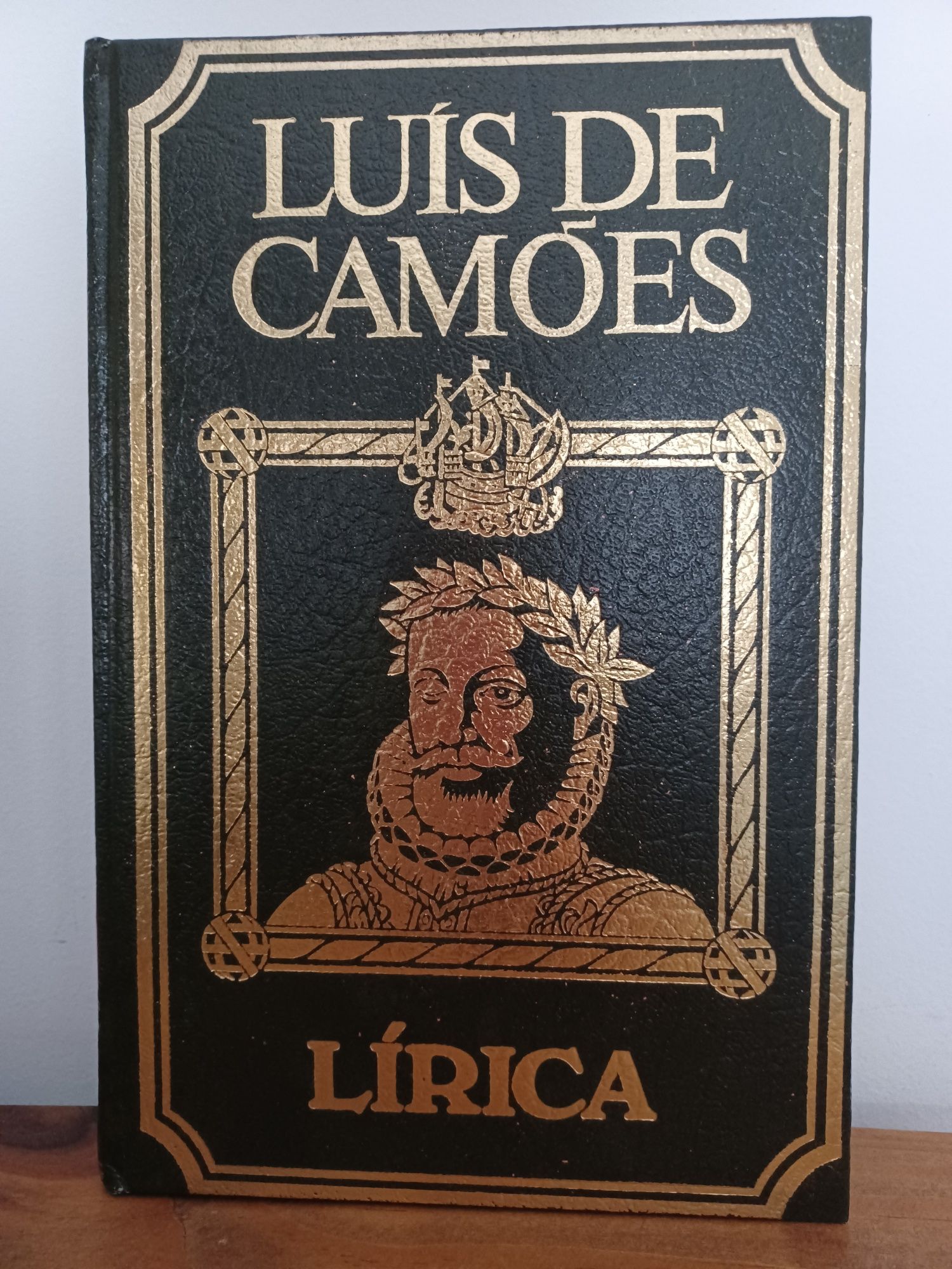 3 volumes dos Lusíadas