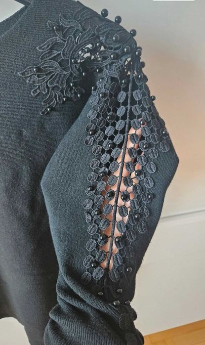 Sweter czarny cienki ozdoby koronka