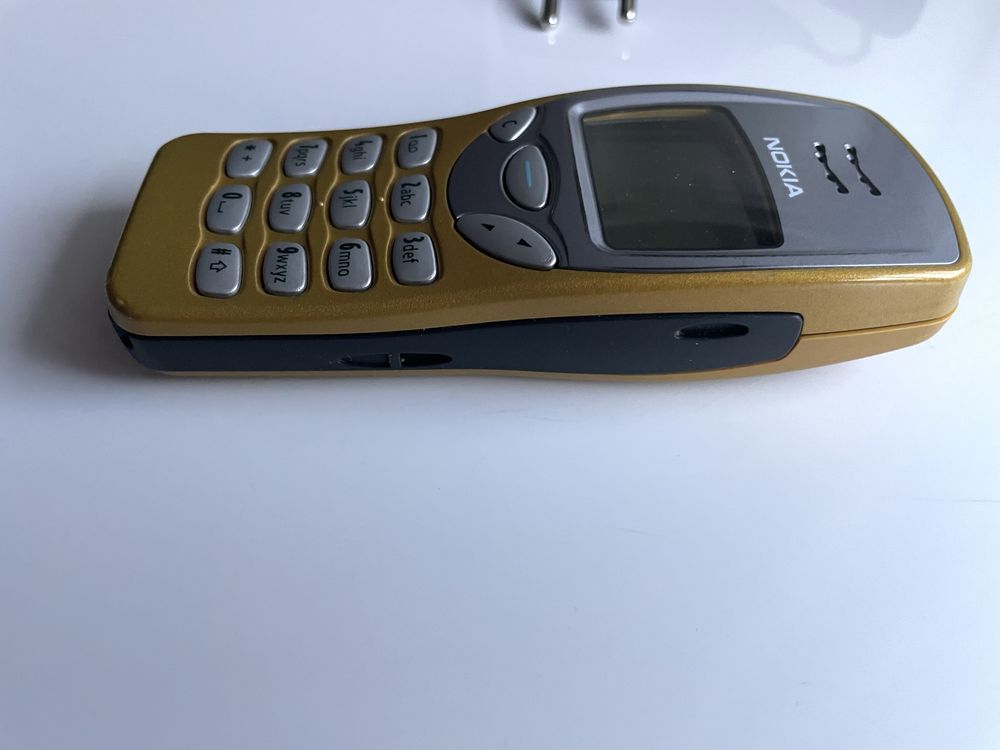 Nokia 3210 PL zolta w dobrym stanie.