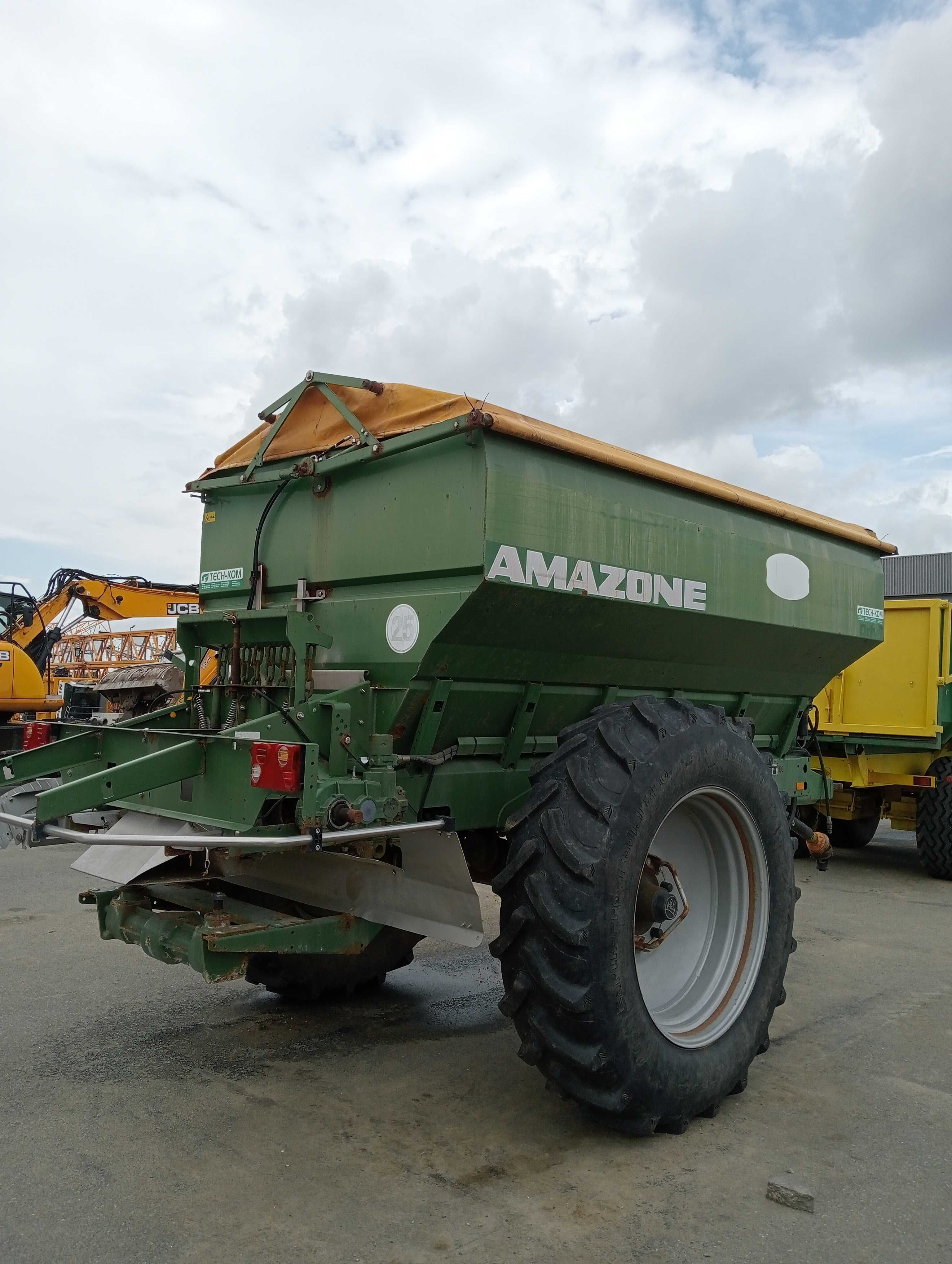 Rozsiewacz do nawozów Amazonen ZG-B 8200
