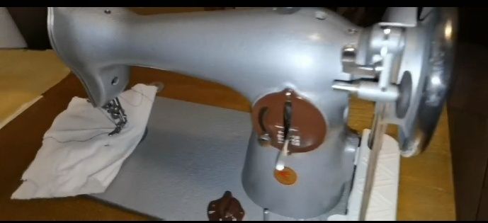 Продам швейну машинку  
Стан на фото
Самов