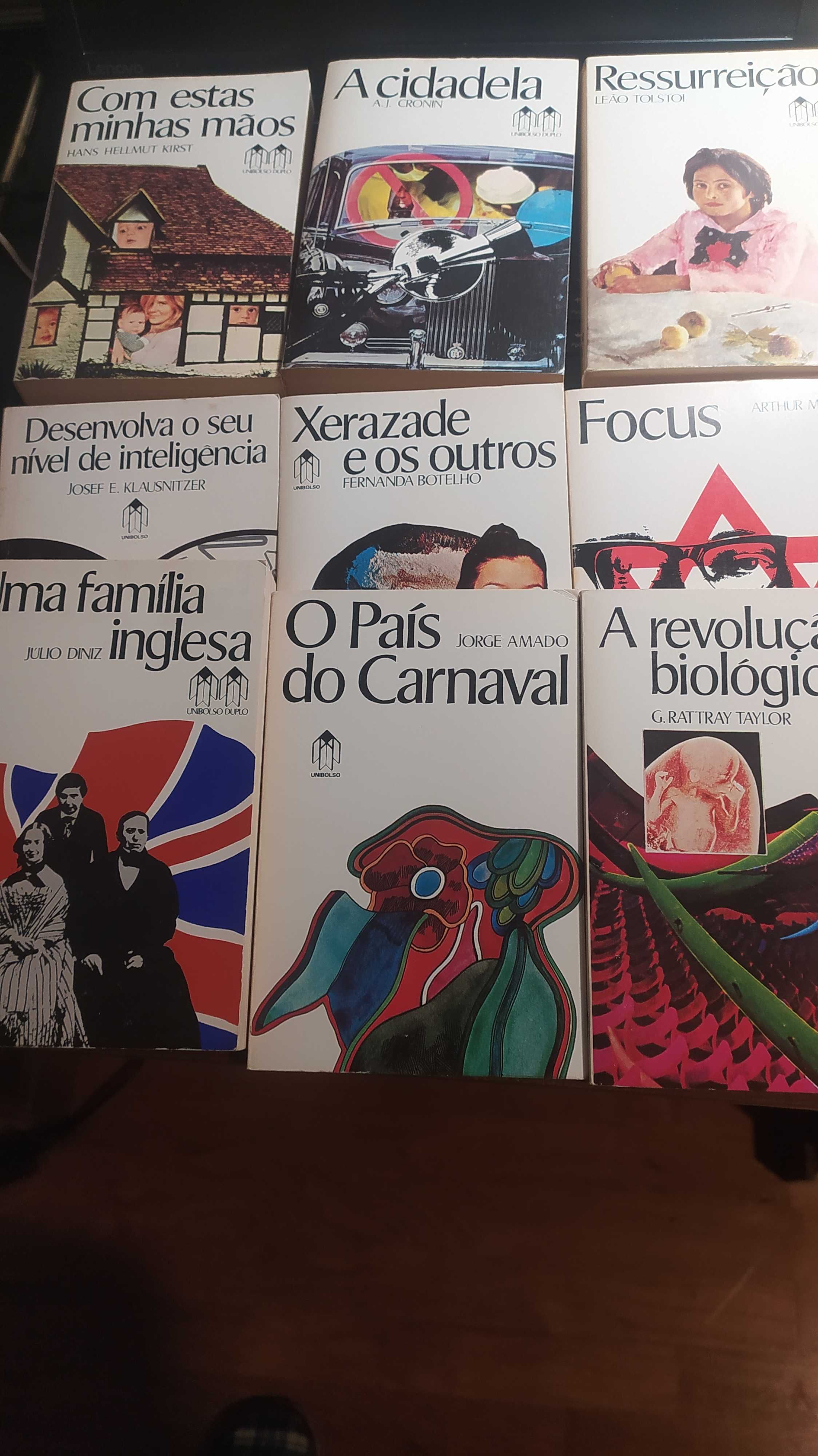Vários livros da Biblioteca Universal Unibolso