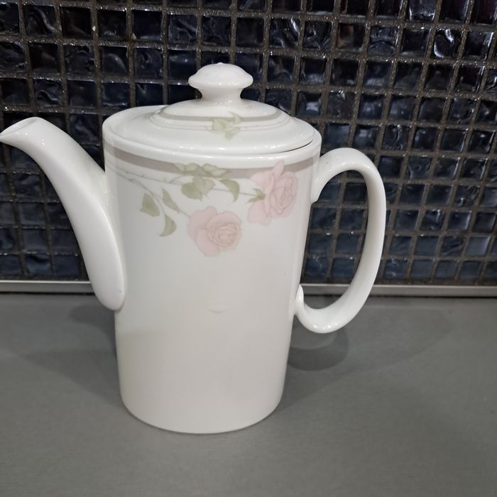 Imbryk z angielskiej porcelany  ROYAL BONE CHINAdo parzenia herbaty