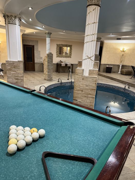 Баня закритого типу з парною на дровах, басейном, більярдом,