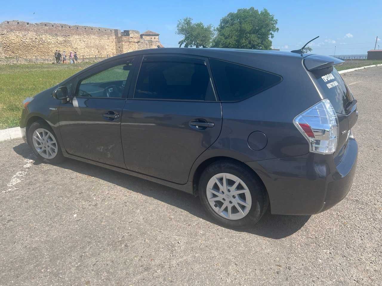 Продам TOYTA PRIUS V 2014