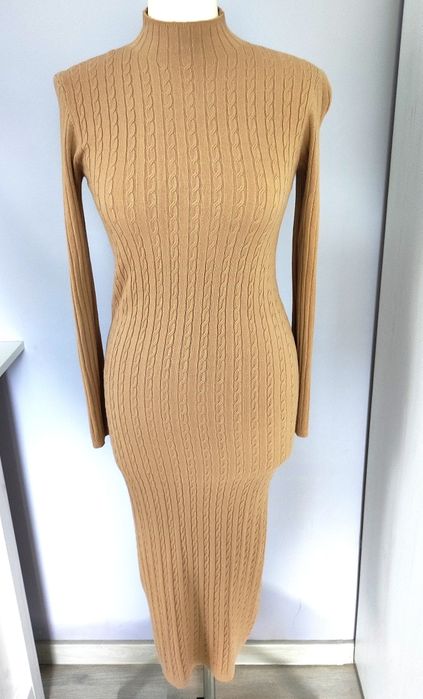 Sukienka z półgolfem