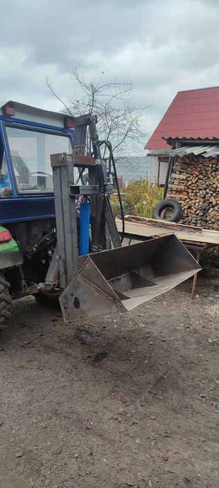 Навантажувач на минітрактор