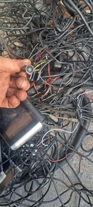 Відеореєстратор + парктроніки в робочому стані.