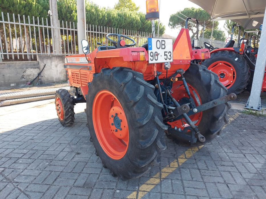 Trator Kubota L2250 usado