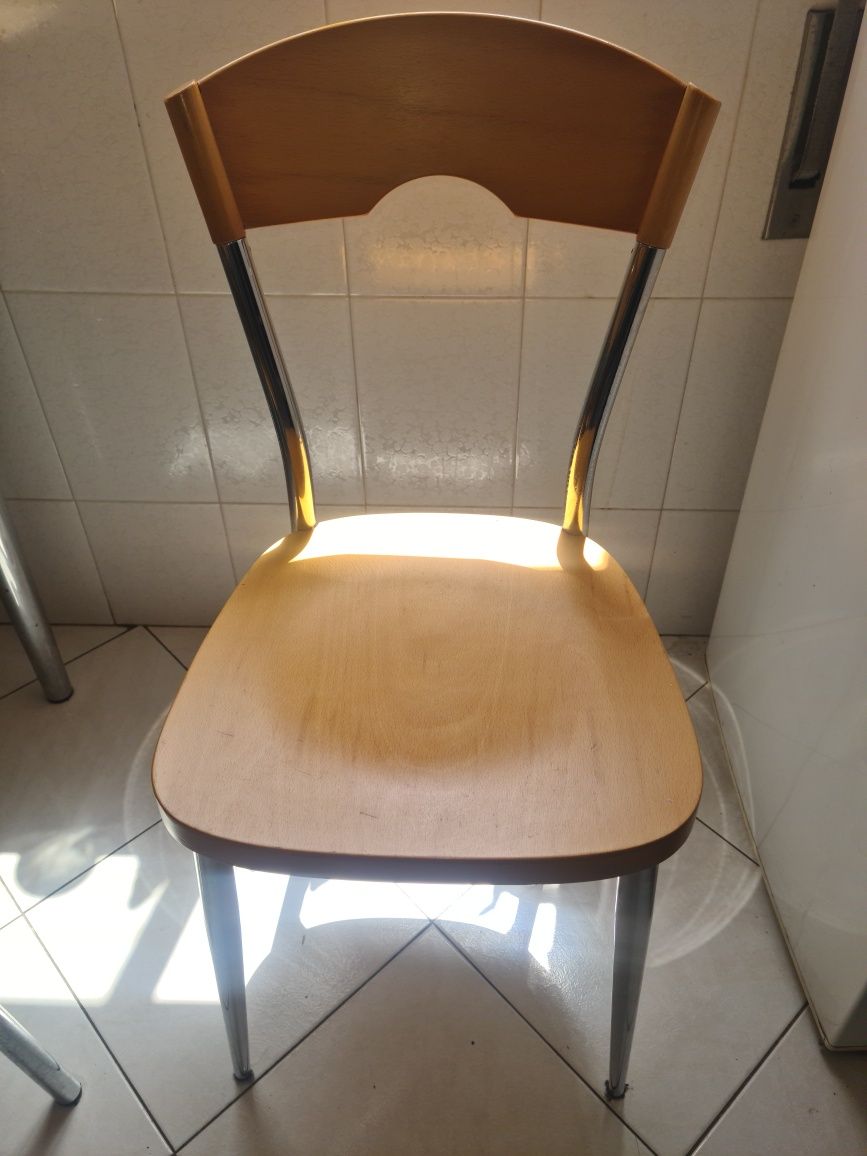 Mesa de Jantar extensível com 5 cadeiras marca Cancio