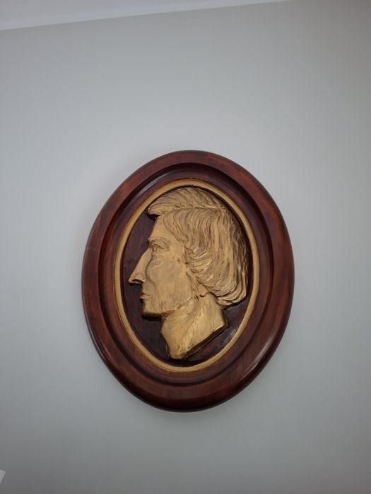 Płaskorzeźba w drewnie lipowym