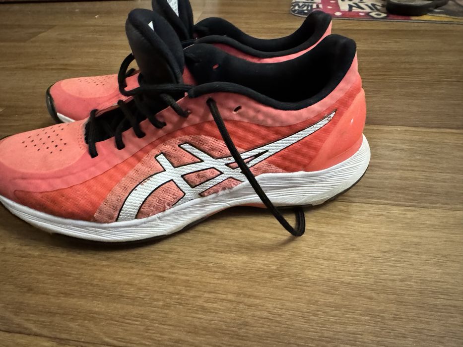 Жіночі кросівки для волейболу