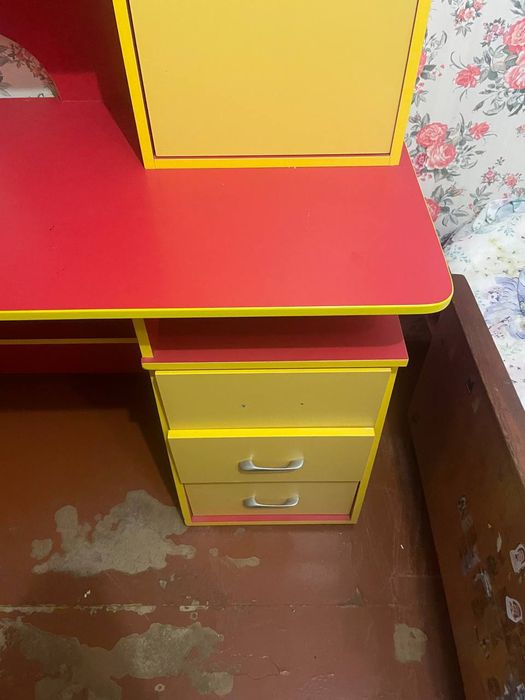 Продам комп'ютерний стіл