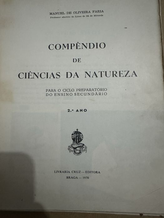 Livro antigo de ciências da natureza