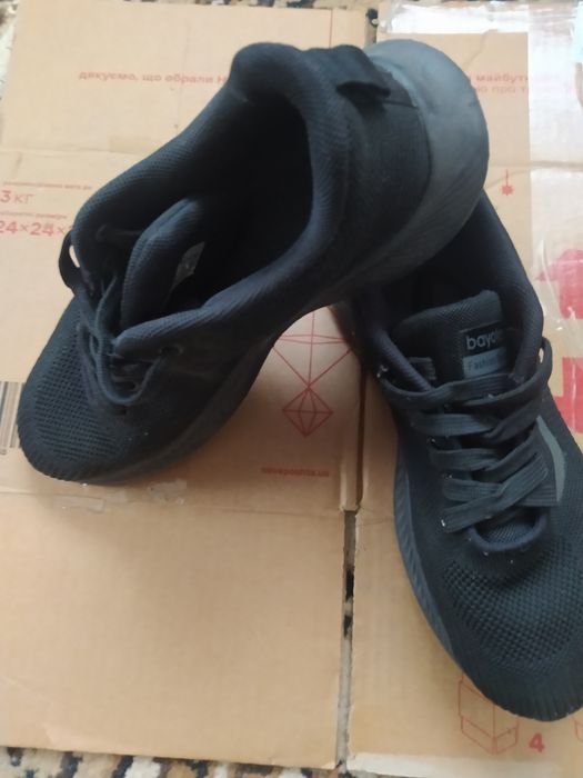 Кросівки жіночі тряпчані.